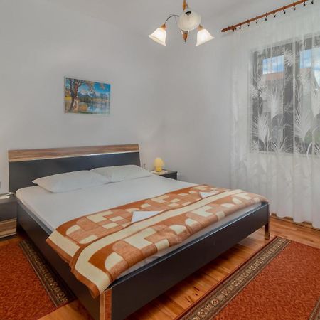 3 Bedroom Awesome Apartment In Novi Vinodolski Zewnętrze zdjęcie