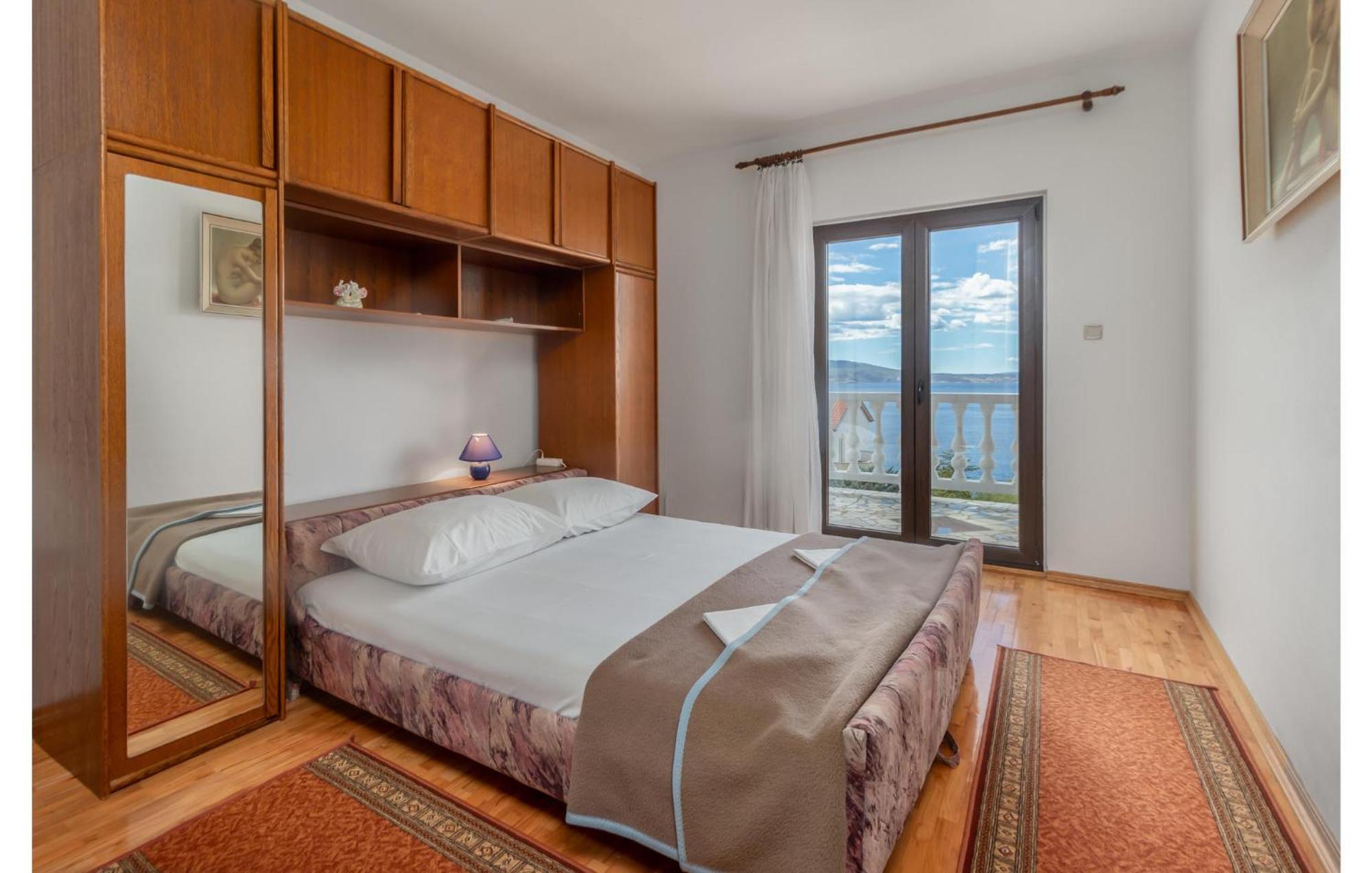 3 Bedroom Awesome Apartment In Novi Vinodolski Zewnętrze zdjęcie